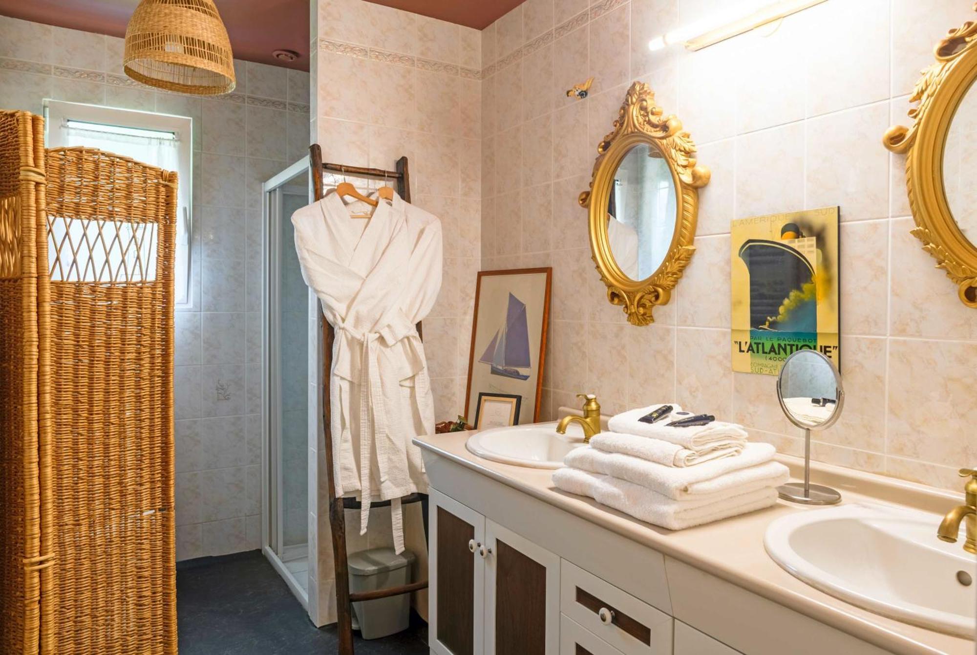 Les Pierres Bleues Bed & Breakfast Saint-Coulitz ภายนอก รูปภาพ
